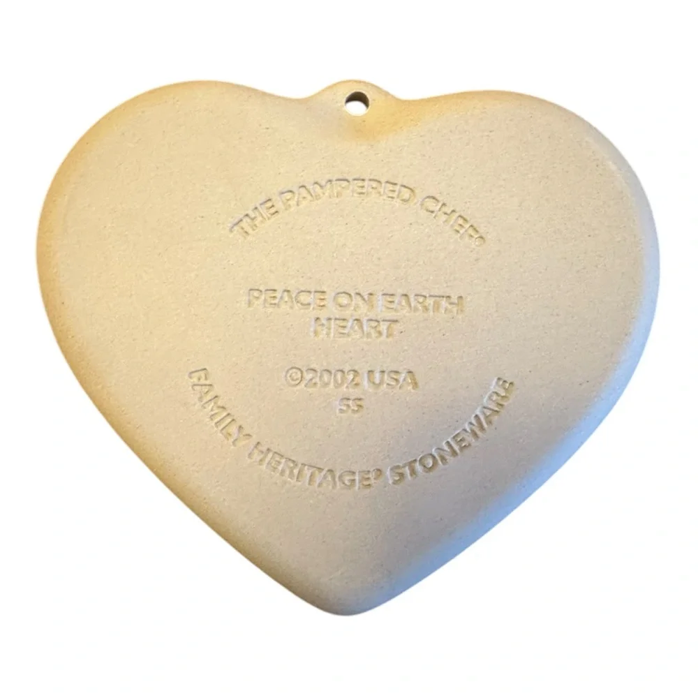 Pampered Chef “Peace on Earth” Heart Mold – Family Heritage Stoneware (2002)